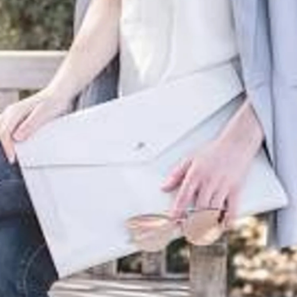 Megan portfolio clutch